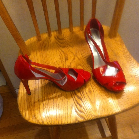 ✋Reserved for @lisagrfi✋Red Hot Pumps
