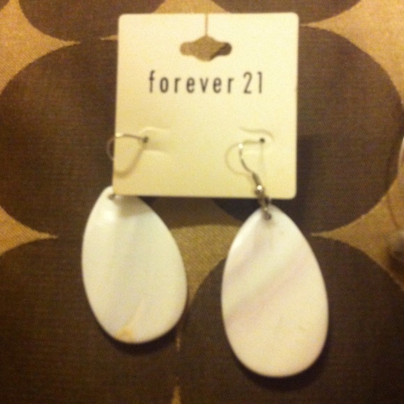 3  new pair of fashion earrings - Picture 2 of 4
