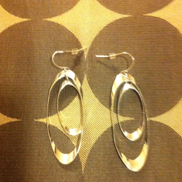 3  new pair of fashion earrings - Picture 3 of 4