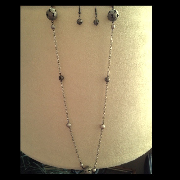 Buy necklace.. FREE matching earrings