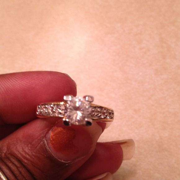 REDUCED Really cute gold tone ring w/silver lining