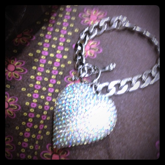 I am selling this blingy bracelet!!! - Picture 1 of 2