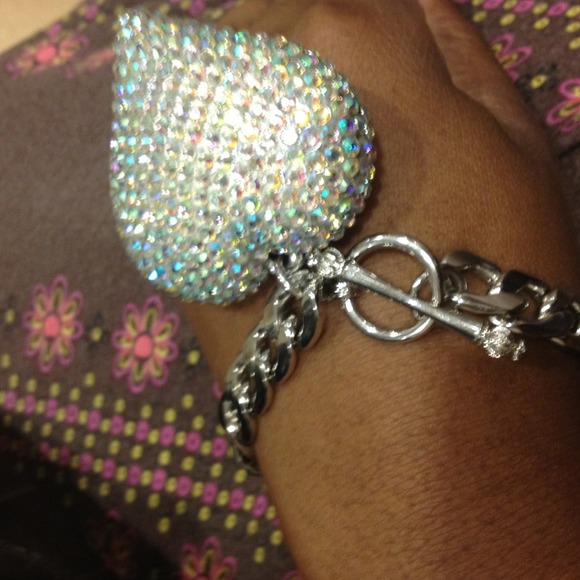 I am selling this blingy bracelet!!! - Picture 2 of 2