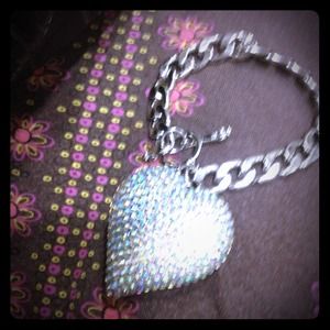 I am selling this blingy bracelet!!!