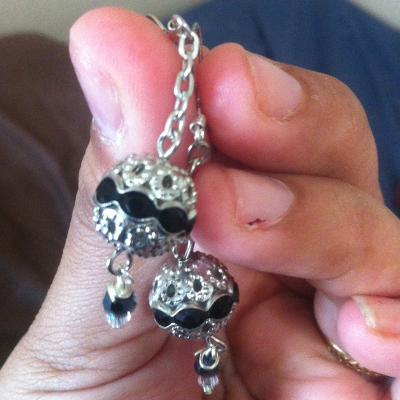 Handmade black bead set - Picture 4 of 4