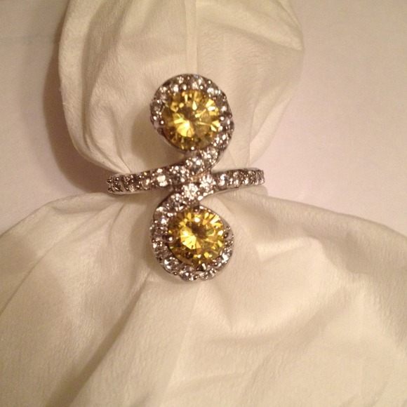 Canary and white CZ Swirl Cocktail Ring - Picture 1 of 1