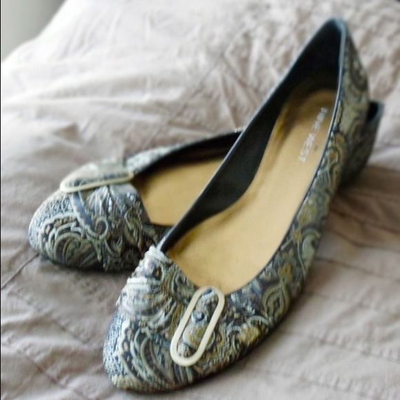 *Reduced* Nine West brocade flats
