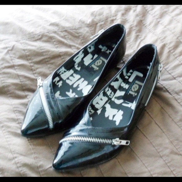 L.E.I Zipper Flats
