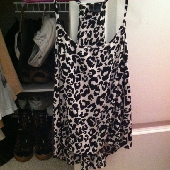 Black and white leopard top! - Picture 1 of 1