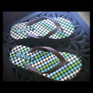 Roxy sandals!