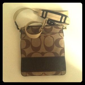 RESERVED Coach classic swingpack crossbody