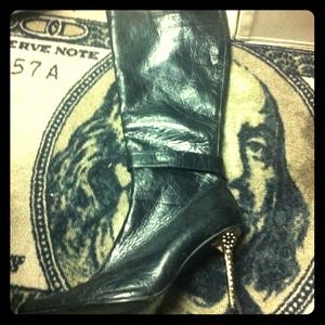 Boots with diamond heel
