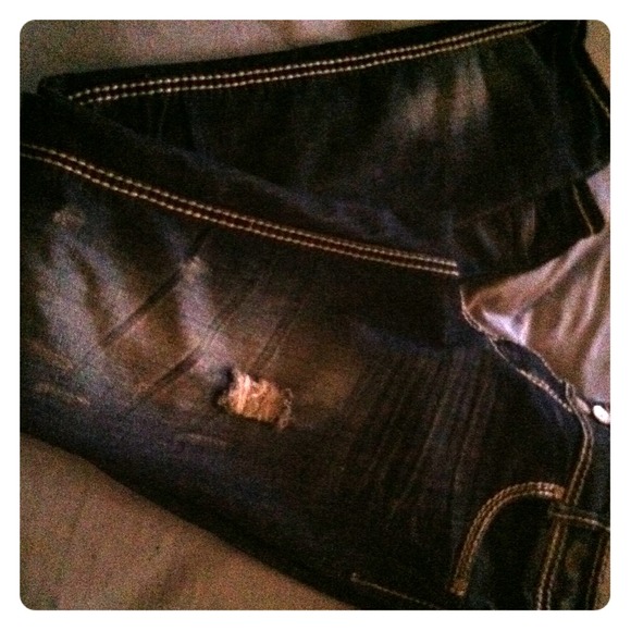 **reserved for peaches*skinny jeans & guess clutch