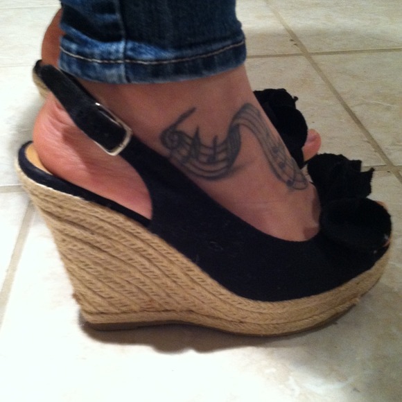 🔴SOLD-Open toe black wedges