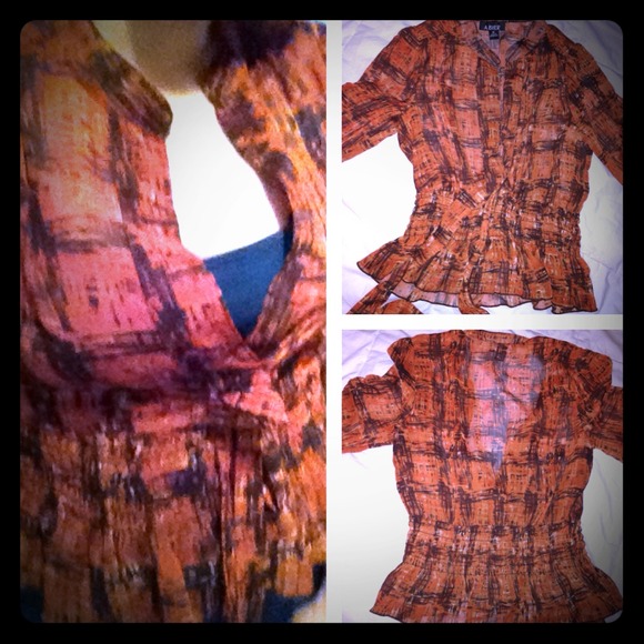 ❌sold❌Cute sheer 3/4 sleeve blouse!!!
