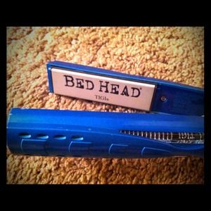 💋Reserved for @chel Brand new Bed Head flat Iron!