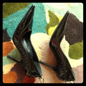 Corset laced pumps
