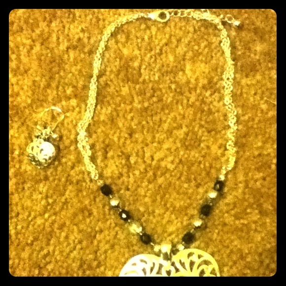 Necklace and earings