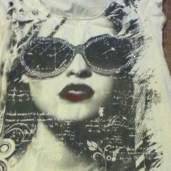 Super cute Girly tee - Picture 2 of 2