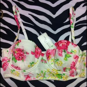 new never been worn bustier floral top