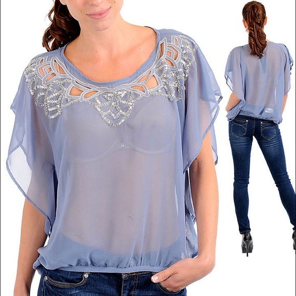 NWT! Beautiful grey top in S, Or L!