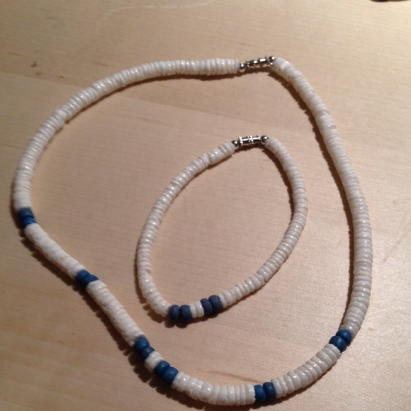 Hawaiian bracelet and necklace set... - Picture 2 of 2
