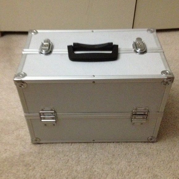 Make up train case