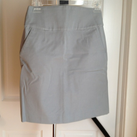 Never worn gray pencil skirt with pockets