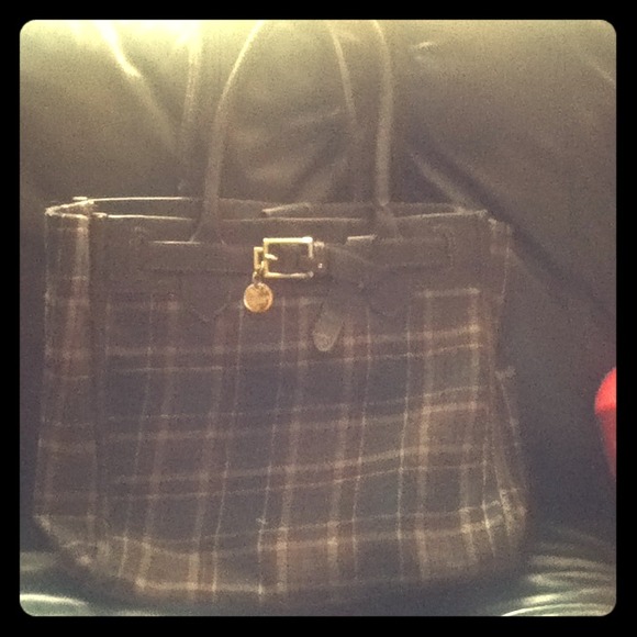 Tommy hilfiger shoulder bag