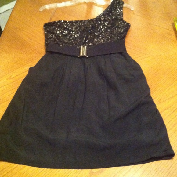 ❌❌SOLD❌❌Forever 21 1 shoulder dress