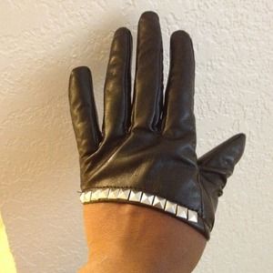 Vintage studded half glove