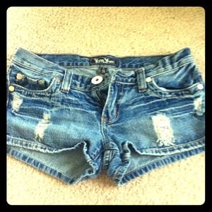 Distressed jean shorts!!