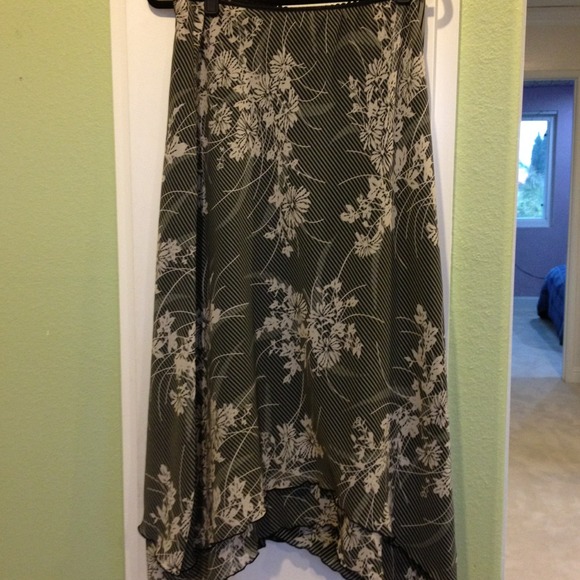 Layered skirt .. Black/beige/olive