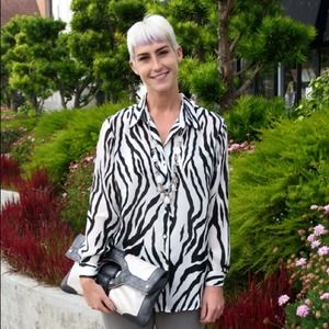 Diane von Furstenburg Tops - Vintage DVF Button Down Blouse Diane von Furstenburg Tops - Vintage DVF Button Down Blouse