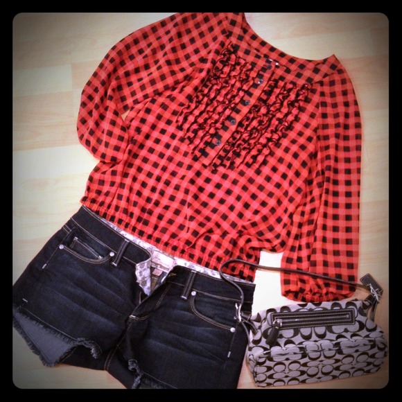 📍SOLD IN BUNDLE📍H & M Red/black plaid ruffle top