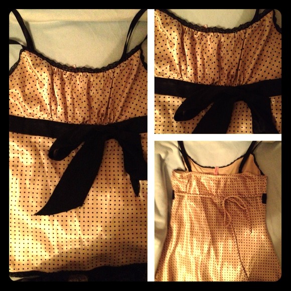 ❌sold❌Adorable brand new polka blouse