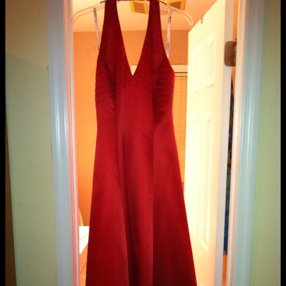 Gown - Picture 1 of 2