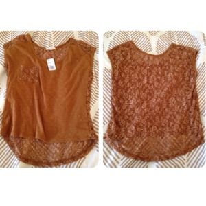 🌟SOLD!!! 🌟Light brown basic top w/ lace back