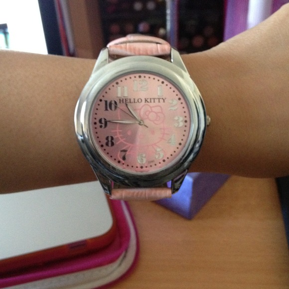 💢SOLD💢 Hello Kitty Watch - Picture 2 of 3
