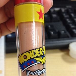 MAC WONDER WOMAN LIP GLOSS
