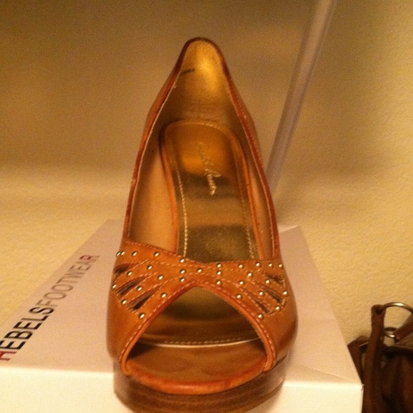 Pumps - Picture 2 of 2