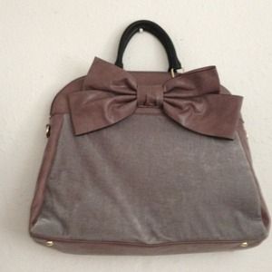 Color block handbag with bow