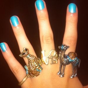 Gorgeous three piece ring set.