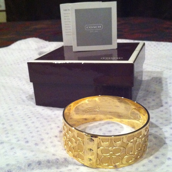 Authentic Coach bangle bracelet. For bags123