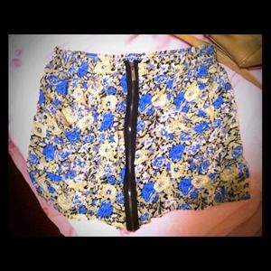 Skirt with zipper detail.