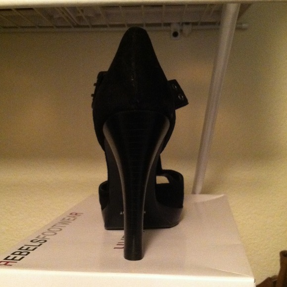 Pumps - Picture 3 of 4