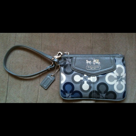 Trade w/ thesexyknitter Coach blue wristlet