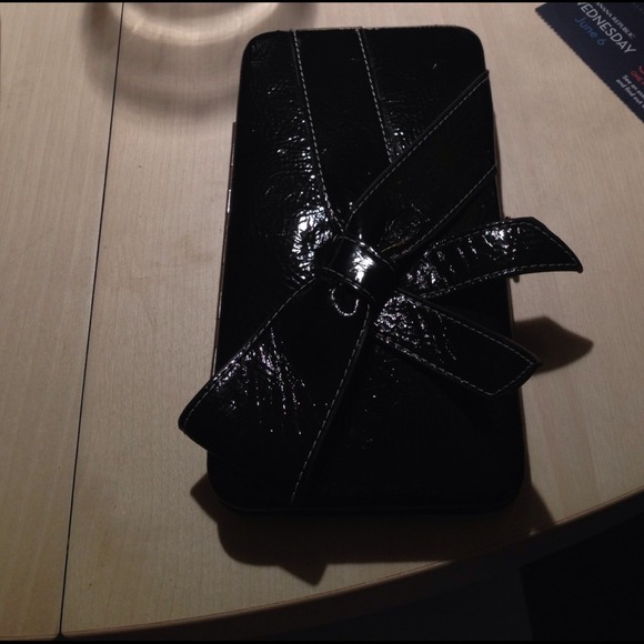 Black clutch