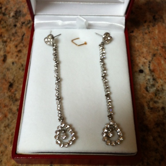 🎃SOLD🎃! With purchase Dangle earrings