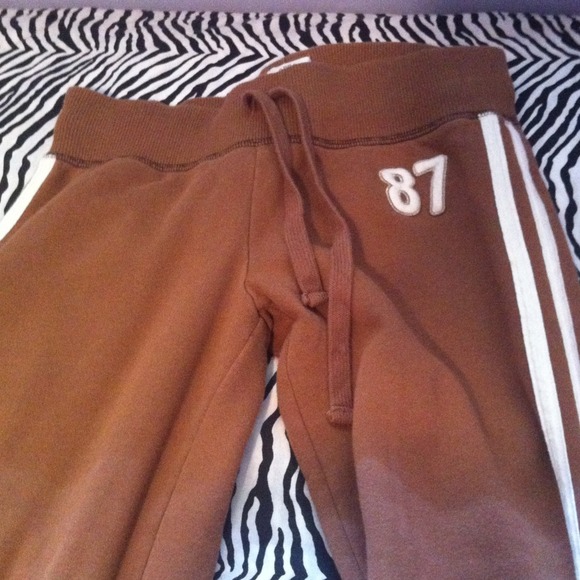 Brown sweat pants - Picture 2 of 3